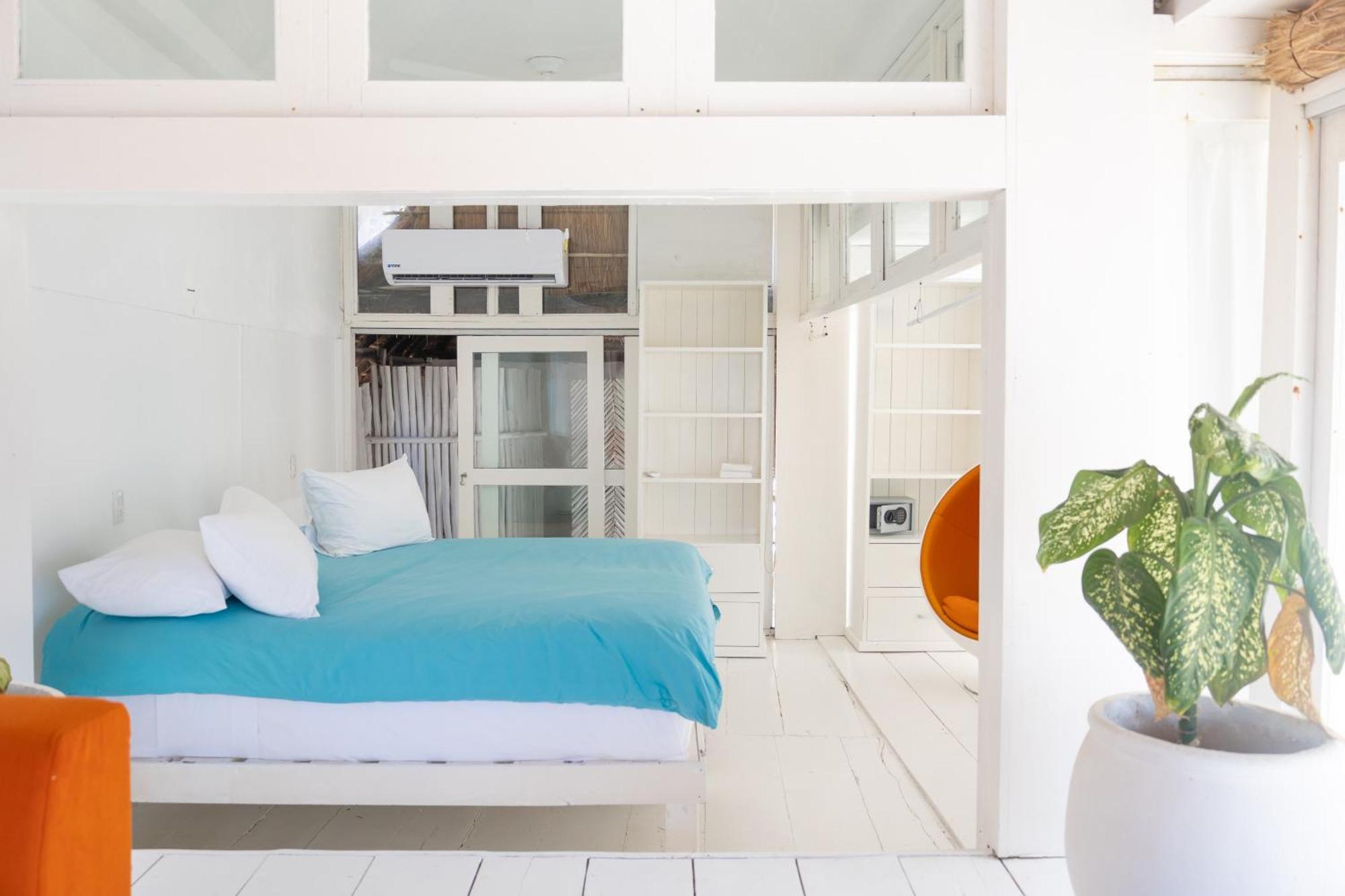 Shambala Beach House 툴룸 외부 사진
