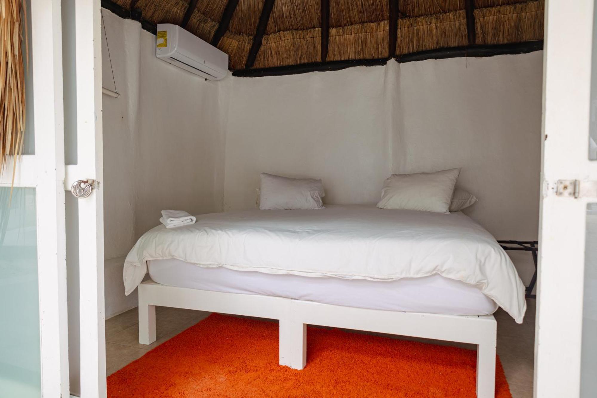 Shambala Beach House 툴룸 외부 사진