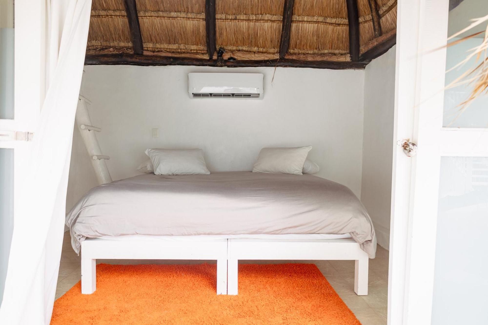 Shambala Beach House 툴룸 외부 사진