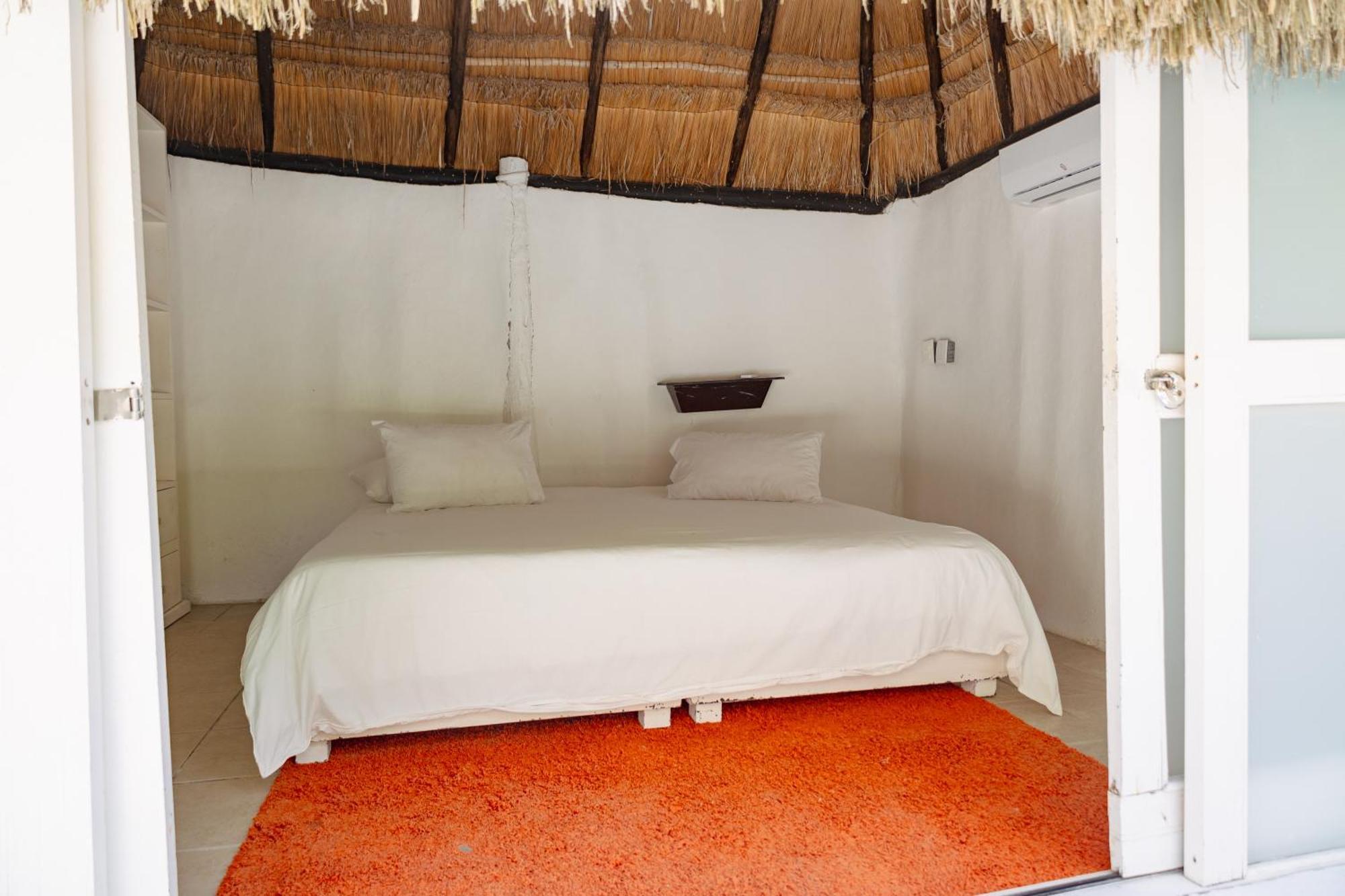 Shambala Beach House 툴룸 외부 사진