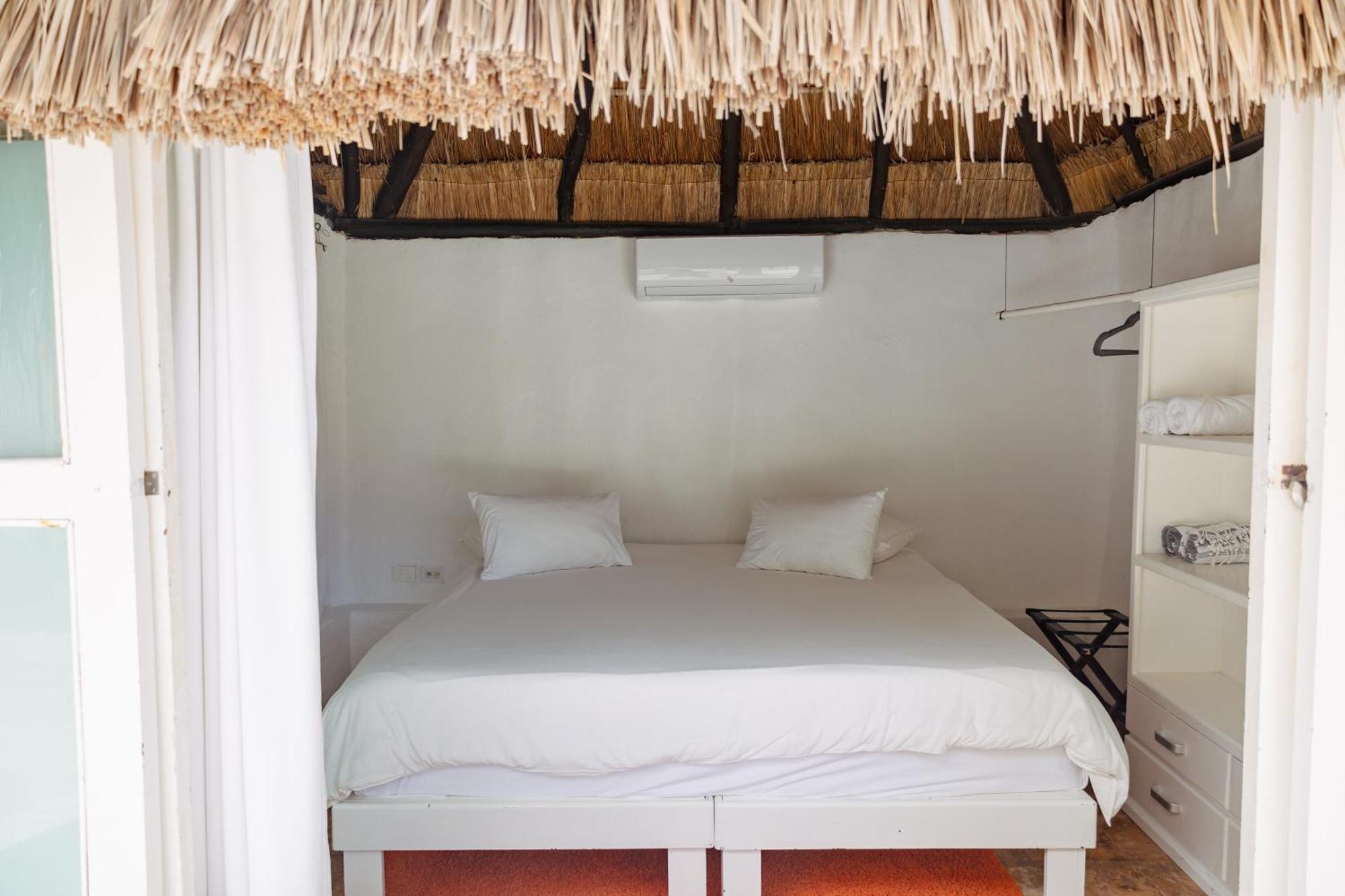 Shambala Beach House 툴룸 외부 사진