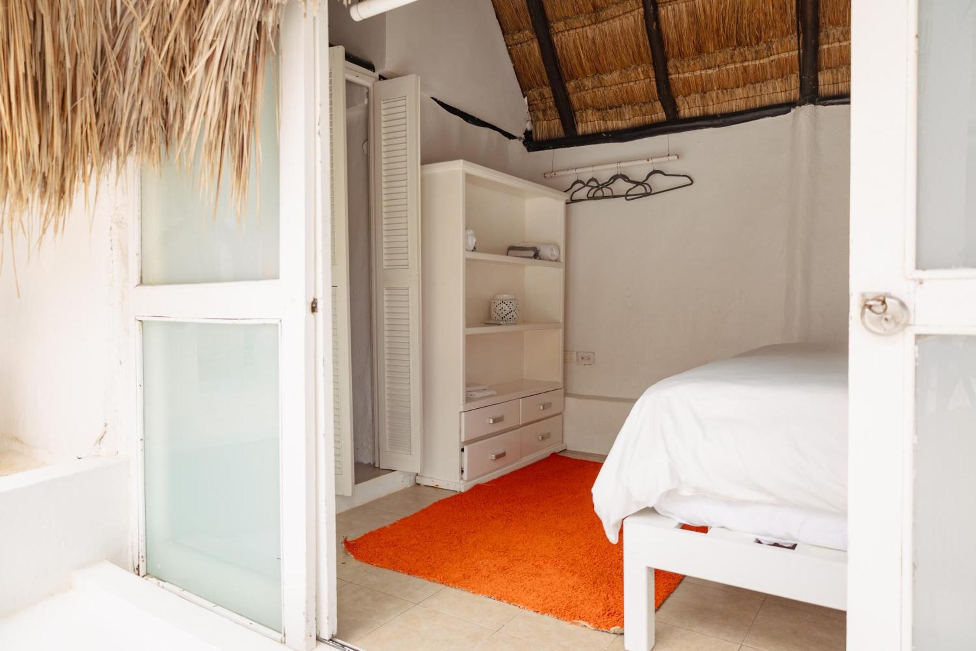Shambala Beach House 툴룸 외부 사진