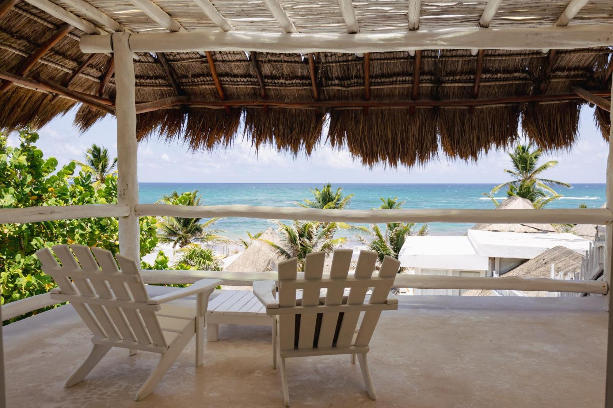 Shambala Beach House 툴룸 외부 사진