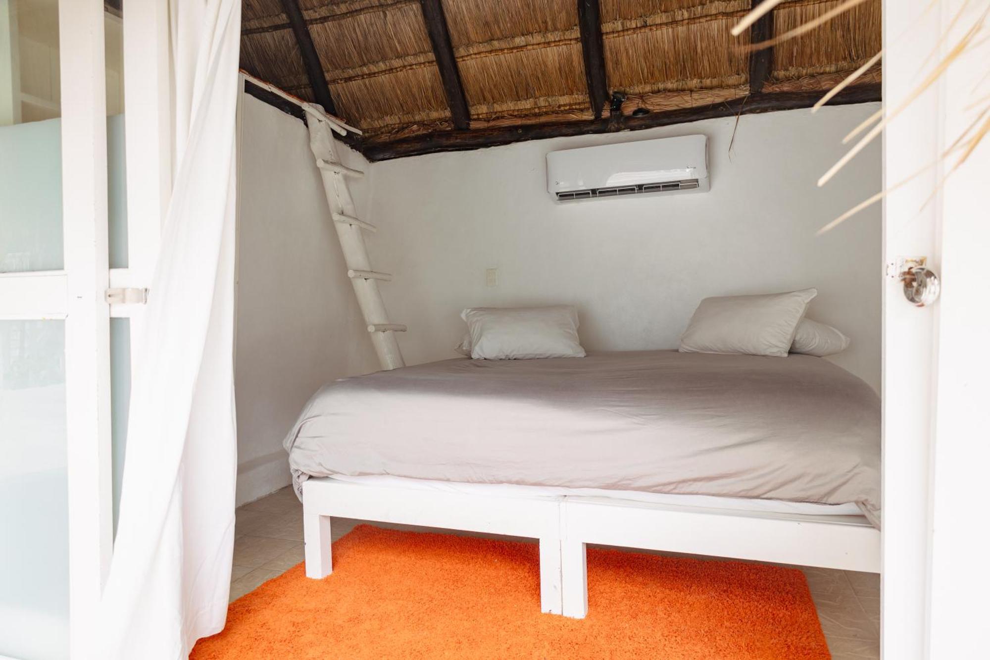 Shambala Beach House 툴룸 외부 사진