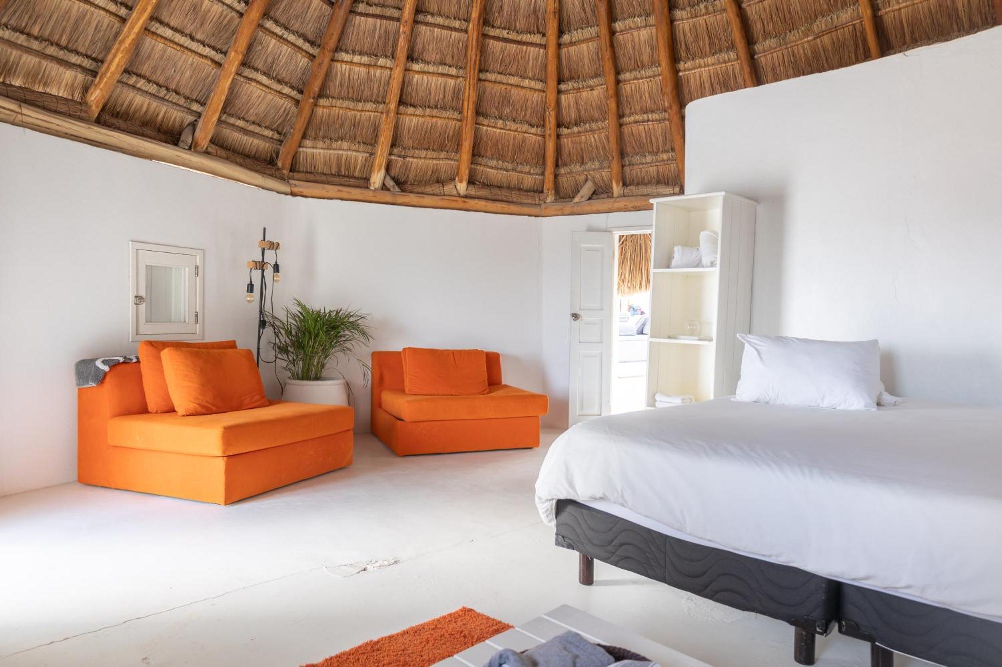 Shambala Beach House 툴룸 외부 사진